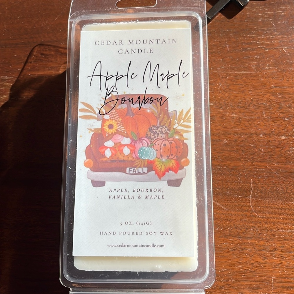 Cedar mountain candle soy wax melts. 5oz. Apple, maple, bourbon, vanilla scent.